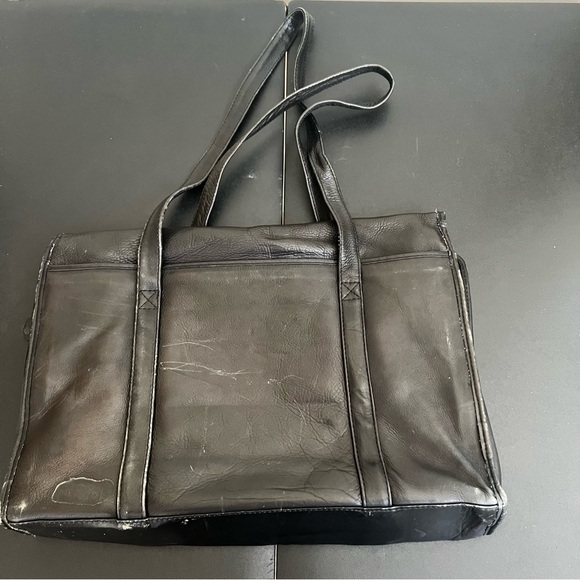 Genuine Leather tote bag in black with two straps and flap - Picture 3 of 9